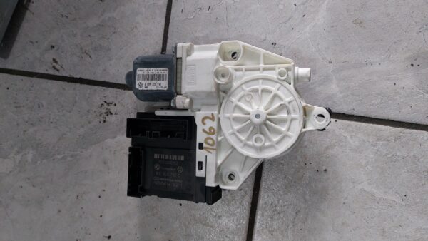 Motor podizaca stakla golf 5 prednji 1K4837401E #1K0959792C#