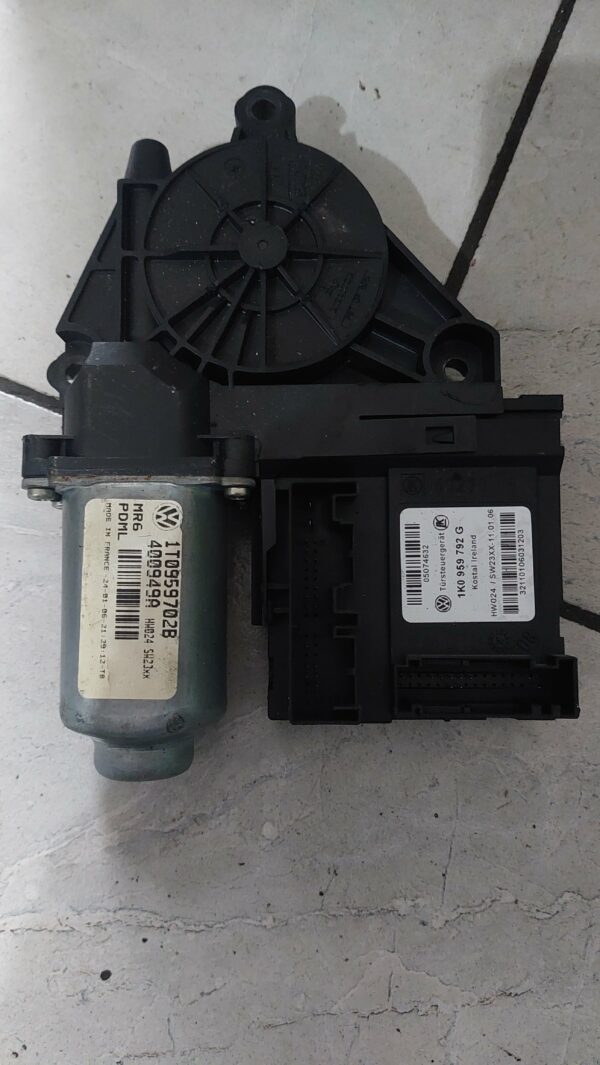 MOTOR PODIZACA STAKLA PASAT 6 3C PREDNJI LIJEVI#1K0959793H#1K0959701C