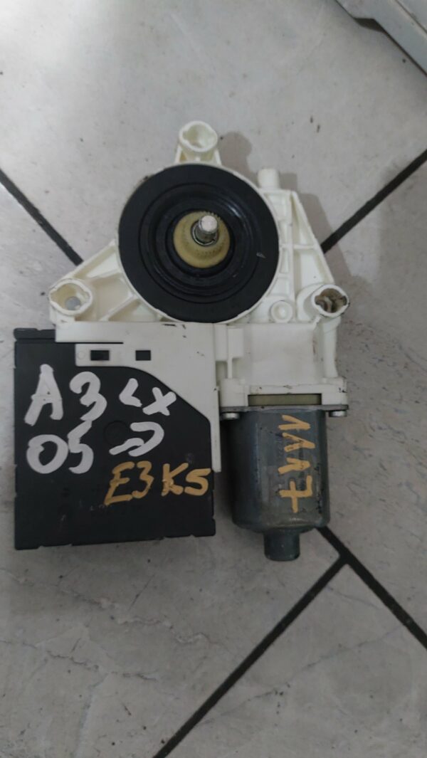 Motor podizaca stakla audi a3 2vrata PREDNJI DESNI 8P0959801E