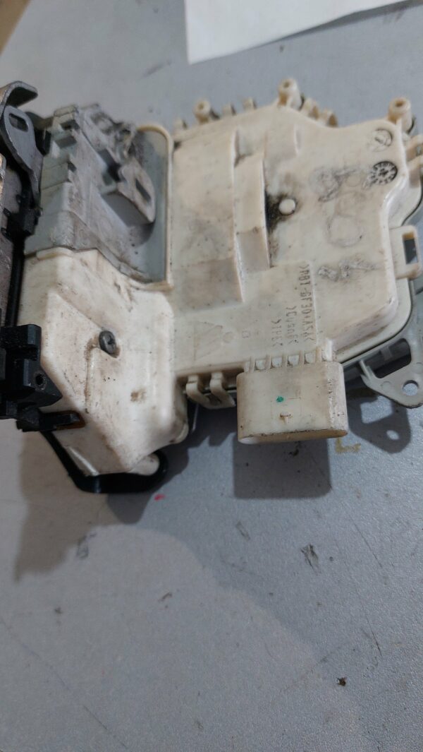 8K0839016C BRAVA VRATA AUDI A4  B8 ZADNJA DESNA