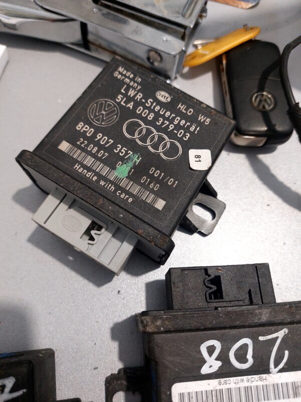 ELEKTRONIKA SVJETALA AUDI A6#8P0907357H#8P0907357C#8P0907357A