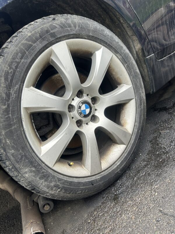 Feluge bmw 18